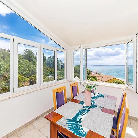 Apartment Beautiful In Okrug Gornji Trogir