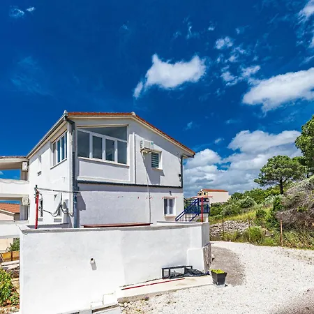 Apartment Beautiful In Okrug Gornji Trogir