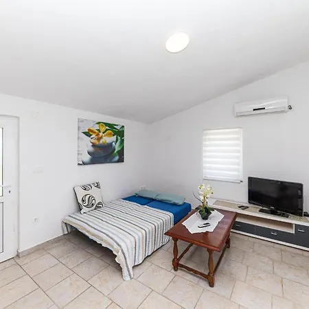 Apartment Beautiful In Okrug Gornji *